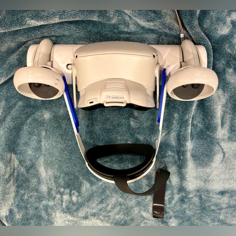 Oculus Quest 2 and other components